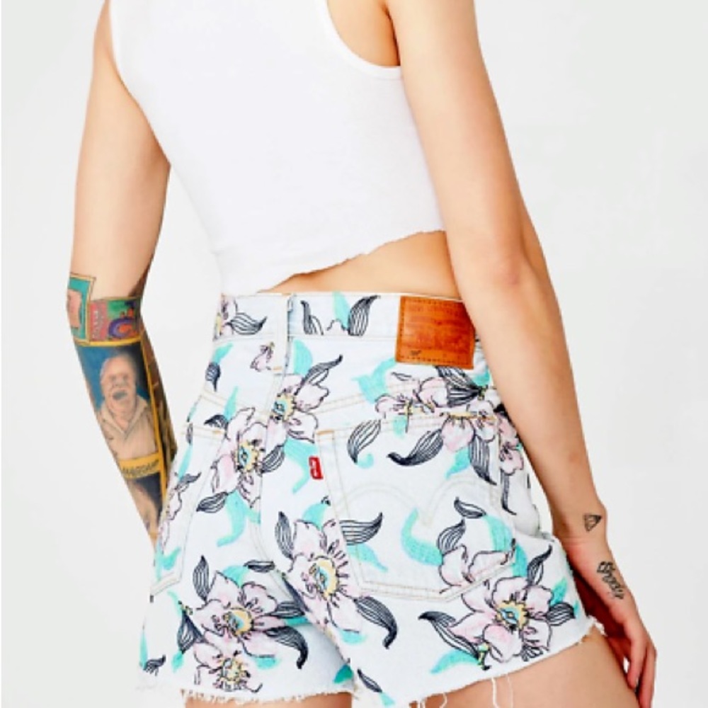 Levi's - 501  Hella Bloom Cut-Off High-Rise Shorts New
NWOT